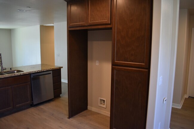 Building Photo - 524 Janell Ct