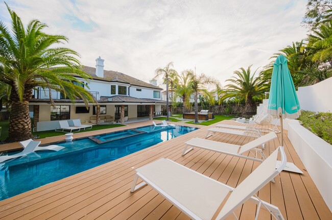 Building Photo - 25879 Chalmers Pl