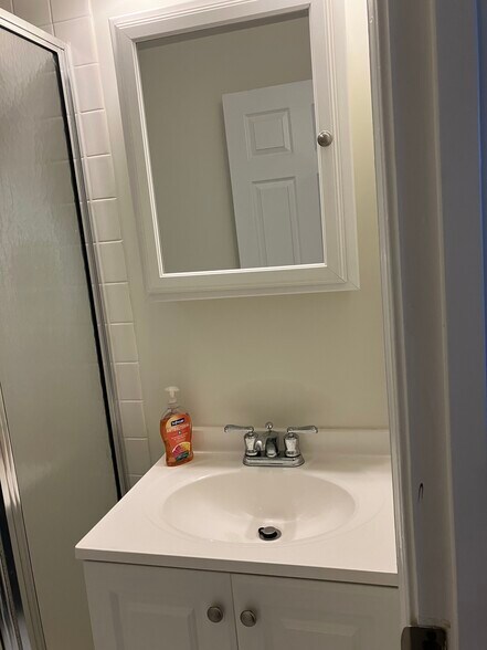 Building Photo - 2 E Wheeling St