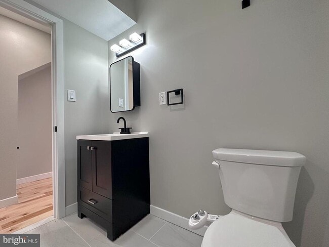 Building Photo - 2821 W Girard Ave