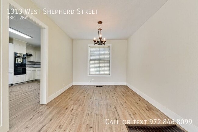 Building Photo - 1313 W Shepherd St