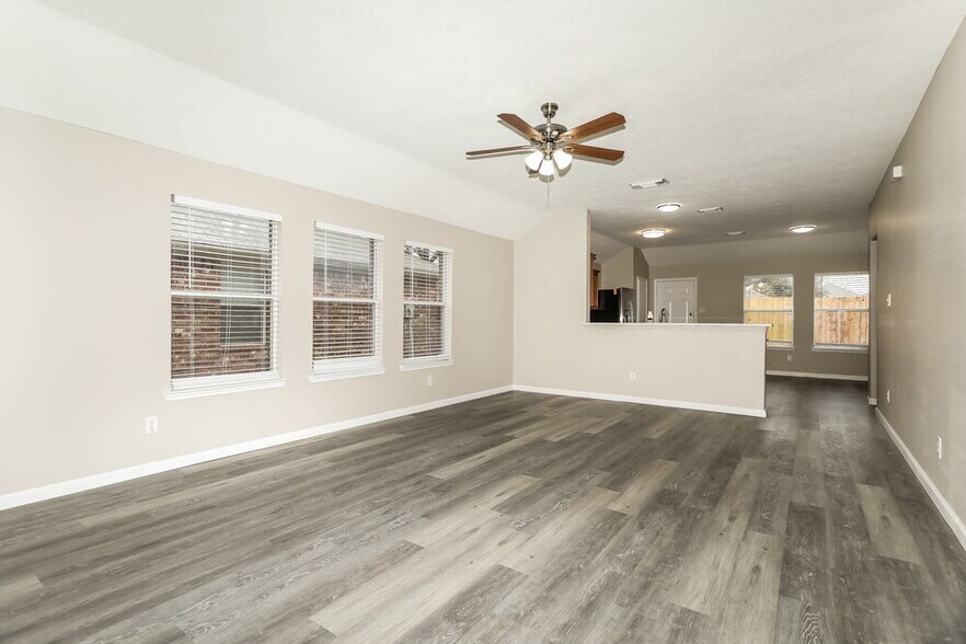 Building Photo - 12254 Lavon Dr
