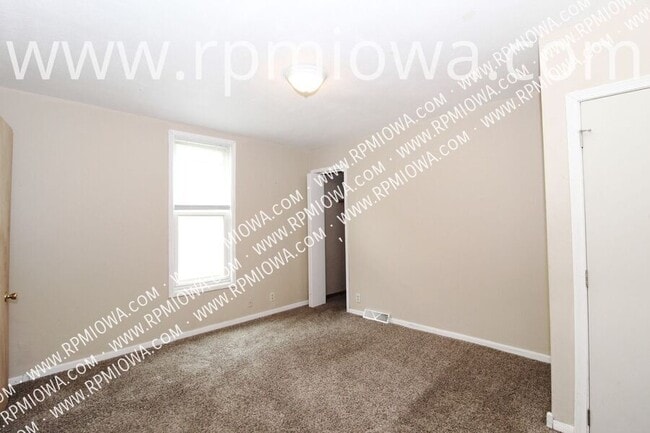 Building Photo - 1004 E Sheridan Ave