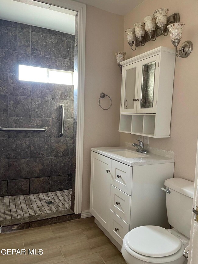 Building Photo - 1409 Howze St