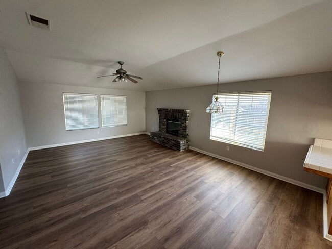 Building Photo - Southwest Dream Home