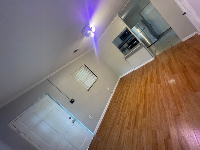 Building Photo - 5620-A-B Zanola Dr SW
