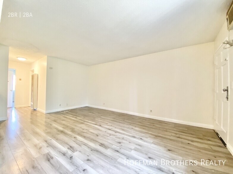 Building Photo - 815 Centinela Ave
