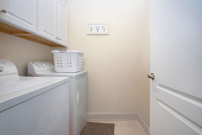Building Photo - 4920 Maymont Park Cir
