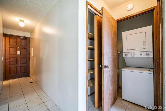 Building Photo - 1bd/1ba/1pkg Condominium in Koolau Vista |...
