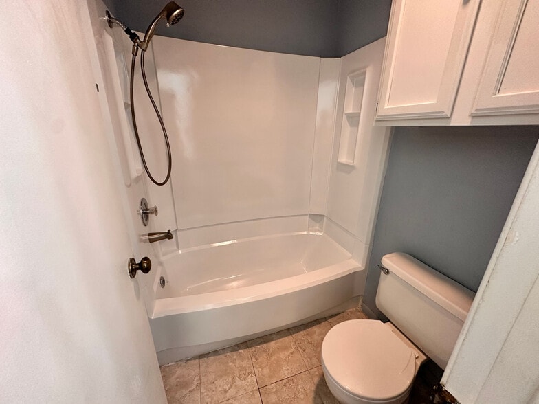 Building Photo - Room in Condo on Beauregard Cir