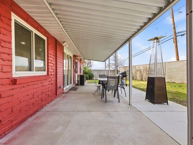 Building Photo - 2885 E Loran Heights Dr