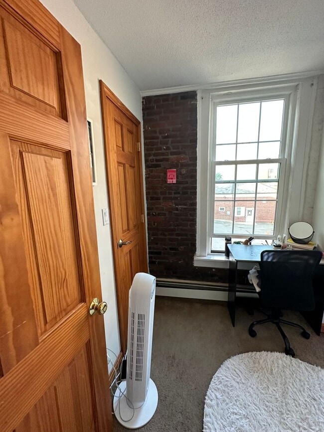 Building Photo - No Brokers fee! Stunning 2-bedroom, 1-bath...