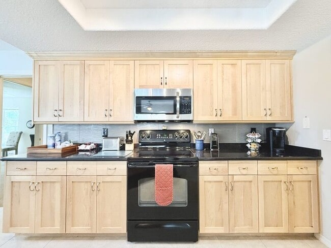 Building Photo - 8724 Ashbury Dr