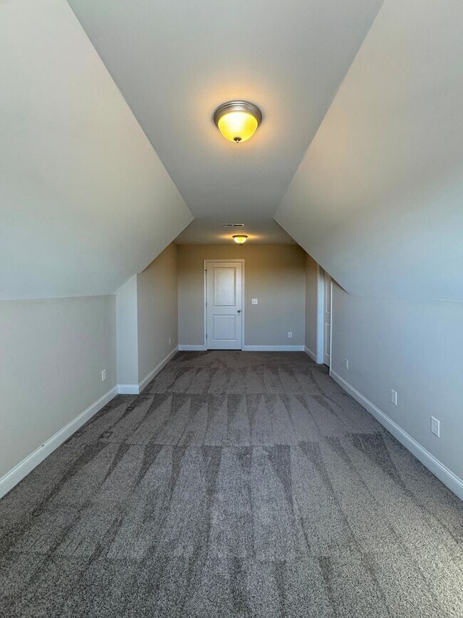 Building Photo - Beautiful 4 Bed 3 Bath Home with Bonus Room