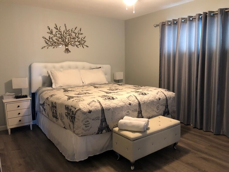 Building Photo - 1391 Riverfront Dr