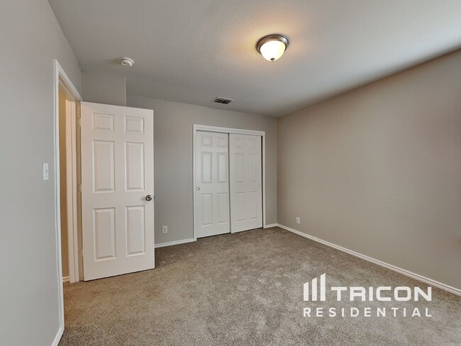Building Photo - 6902 Shelbyville Ct