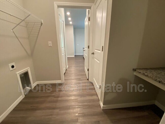 Building Photo - 5625 Abelman Rd