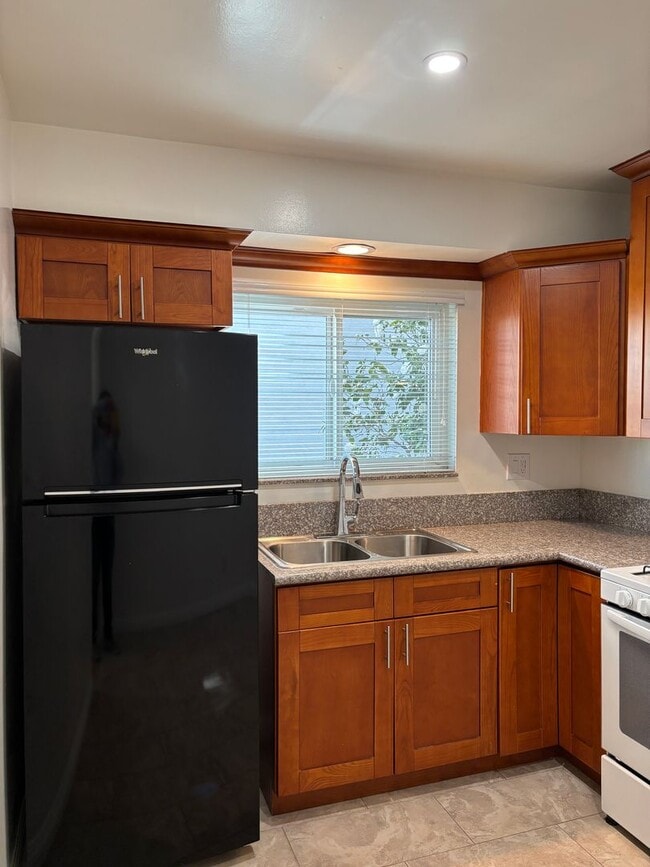 Building Photo - 1111 Tyler St