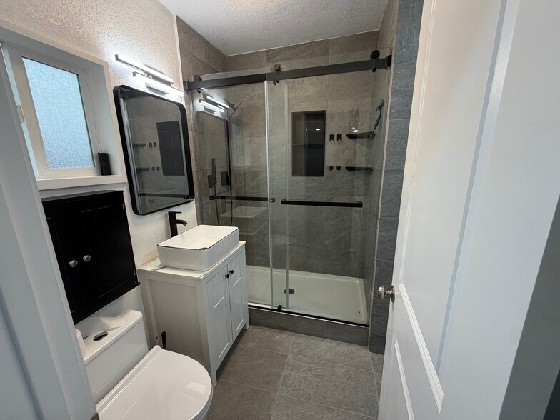 Building Photo - 2207 Fairfield Ave