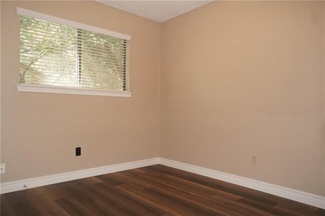 Building Photo - 6525 Hart Ln