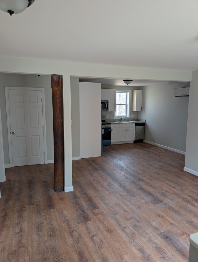 Building Photo - 429 Tolland Turnpike