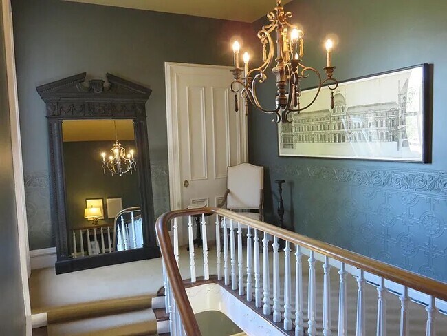 Entry foyer - 2051 Park Ave