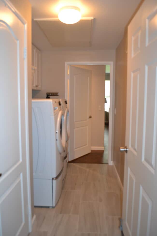 Building Photo - Elisa Ln