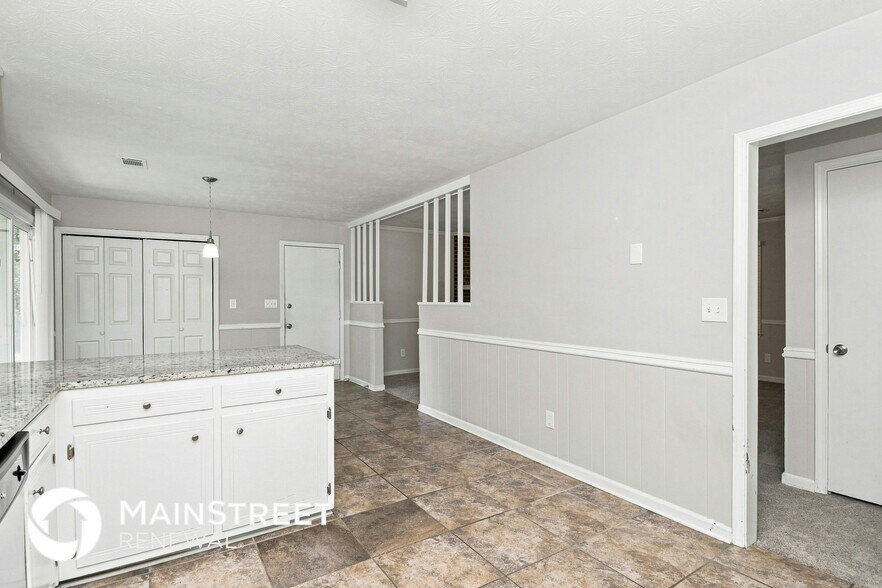 Building Photo - 795 Cedar Lake Dr SE