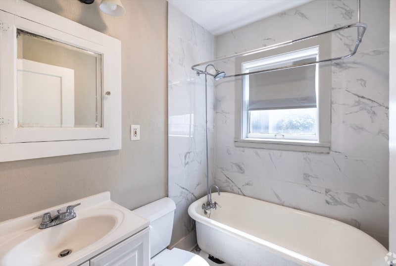 Building Photo - 301-311 W Leuda St