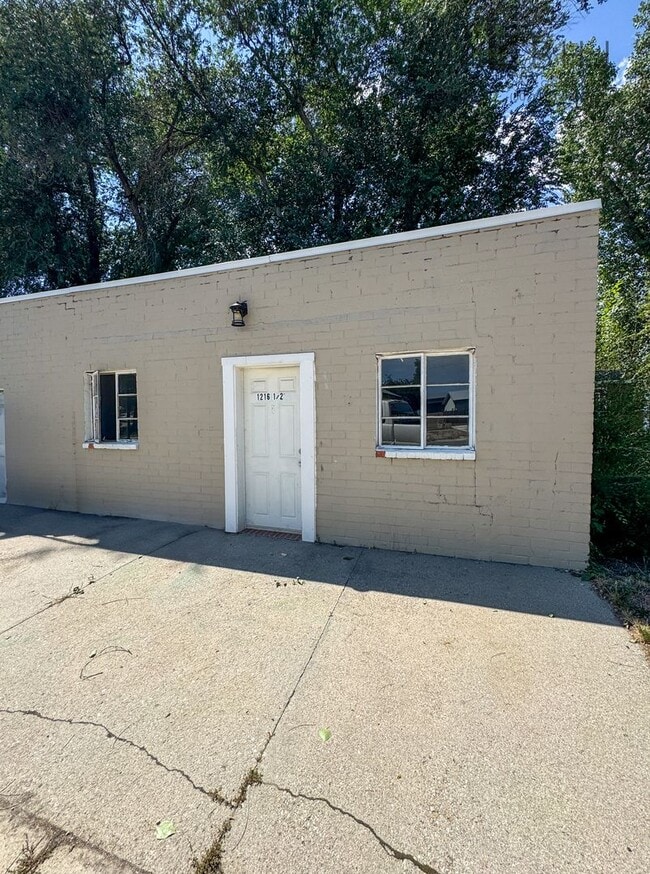 Primary Photo - 1216 N Gould St