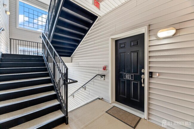 Building Photo - 921 Vanderbergh Blvd
