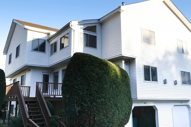 Building Photo - 145 Captain Eames Cir