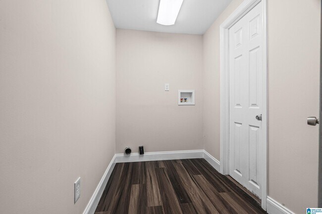 Building Photo - 528 10th Ct W