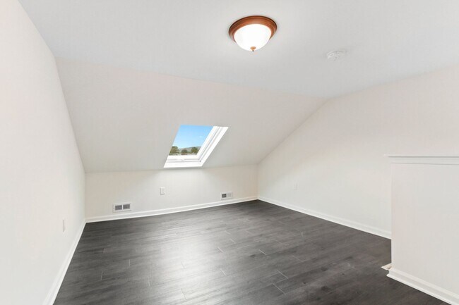 Building Photo - Modern 3BR/2BA Home in Columbia Borough School District w/ Fenced Yard & Central Air!