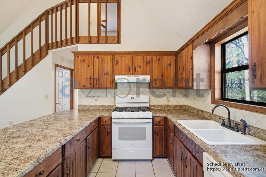 Building Photo - 103 Autumn Ln