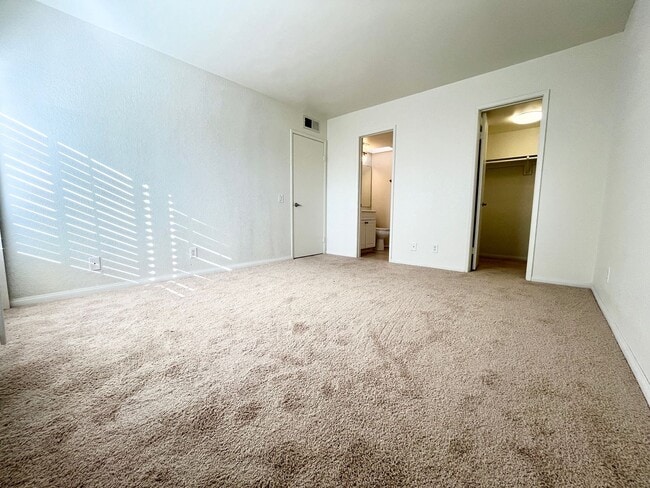 Building Photo - AVAILABLE NOW! BEAUTIFUL 3 Bed 2 Bath COND...