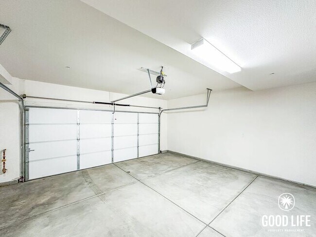Building Photo - 7006 Solara Wy
