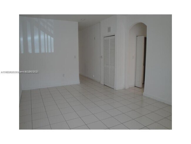 Building Photo - 1663 SE 27th Dr
