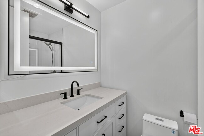 Building Photo - 6305 Green Valley Cir