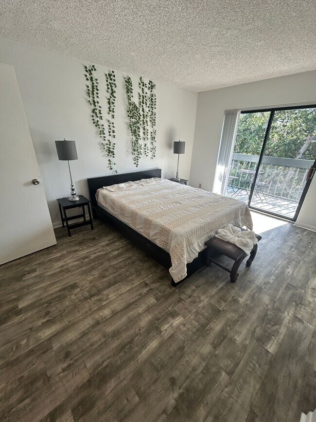 Building Photo - Now Leasing: 1-bedroom and 1.5 bath condo ...