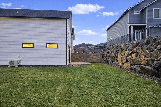 Building Photo - $1500 OFF THE 1ST MONTHS RENT, this unit only! BE THE 1ST TO MOVE INTO THIS BRAND NEW TOWNHOME!