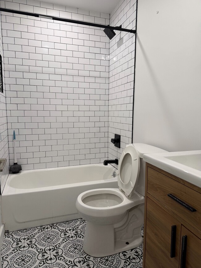 Building Photo - 20 Porach St