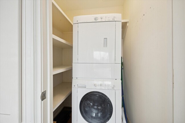 Building Photo - 3711 San Felipe St