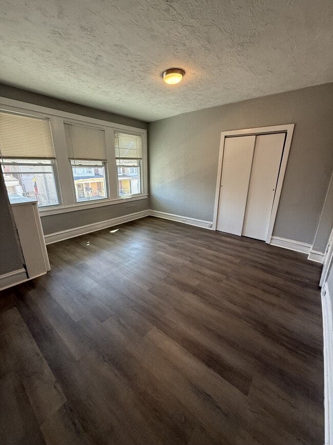 Building Photo - 5623 Ridgewood St