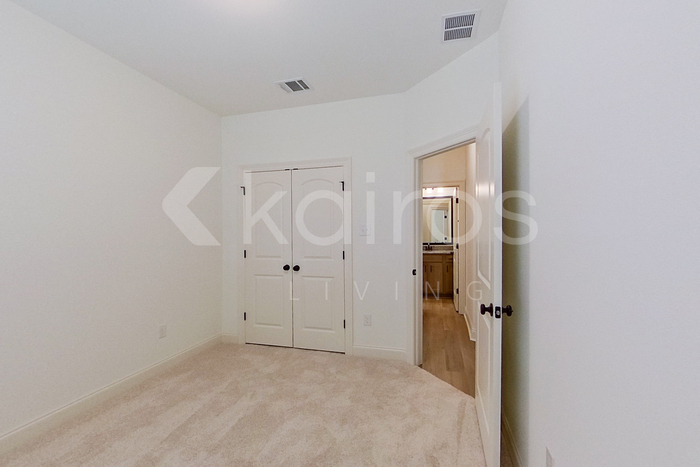 Building Photo - 108 Gilded Ln