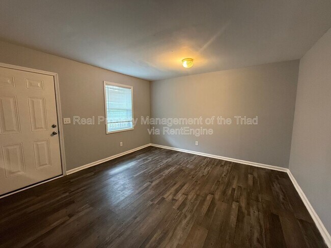 Building Photo - 2406 Markwood Ln SE