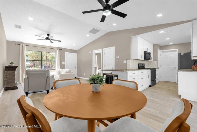 Building Photo - 4840 Mango Ave