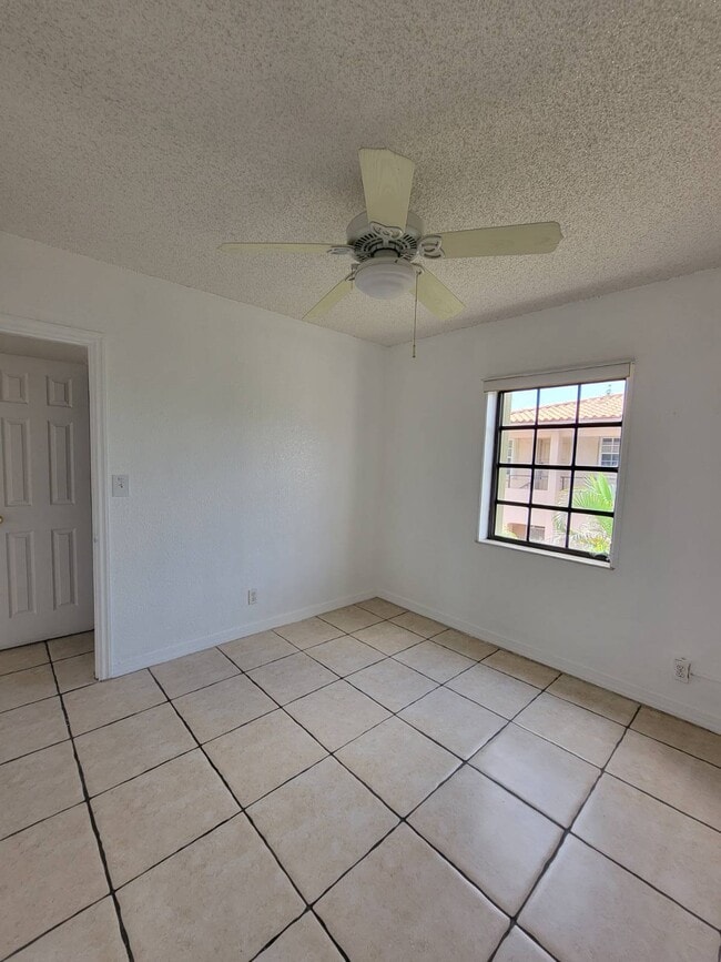 Building Photo - 120 NW 43rd Pl