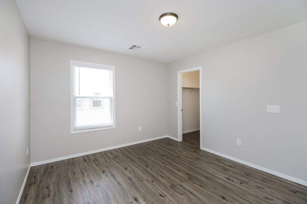 Building Photo - 831 S Henry Ln