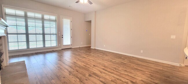 Building Photo - 844 Hedgefield Way